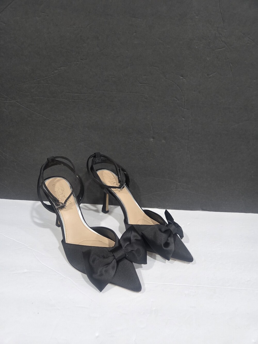 Badgley Mischka Black Pointed-Toe Bow Ankle-Strap Heels Sz.6